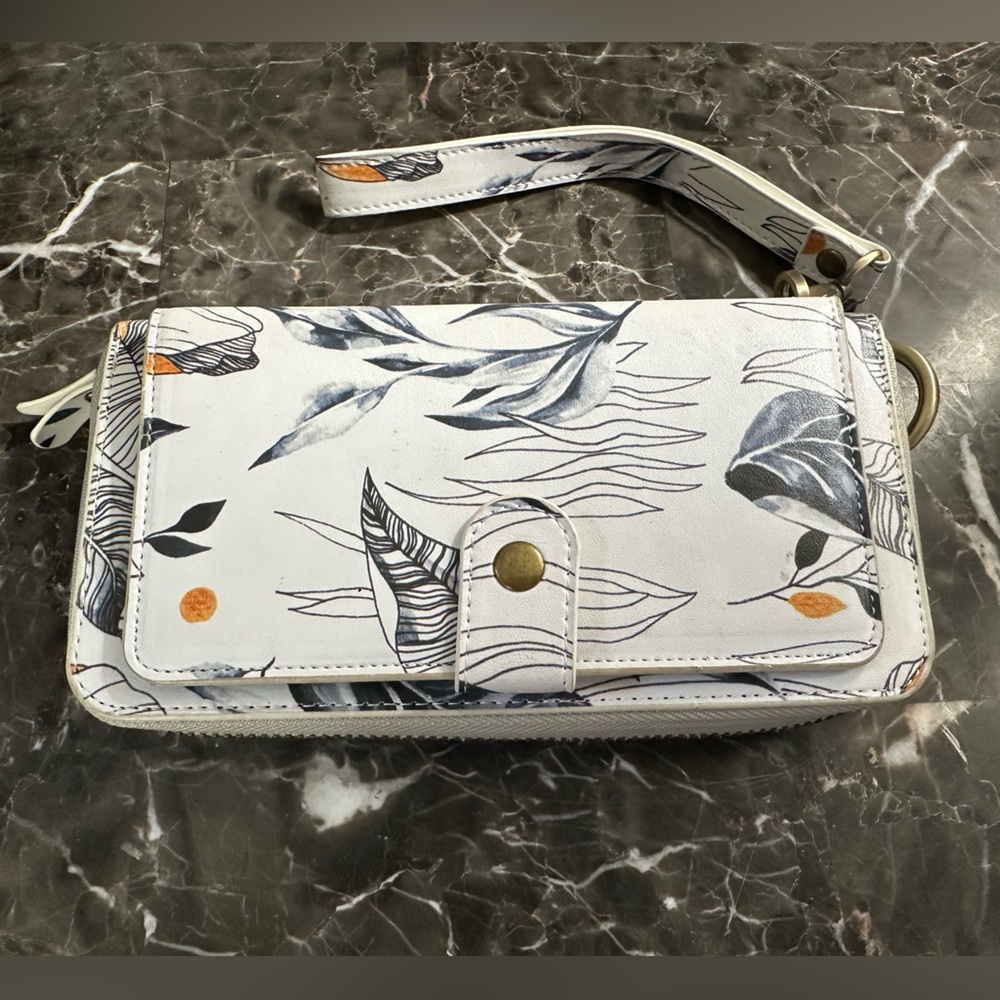 Maholo wallet and iPhone Pro case